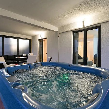 Strelitzia With Jacuzzi