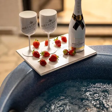 Daire Strelitzia With Jacuzzi Split