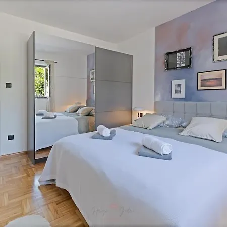 Apartment Strelitzia With Jacuzzi