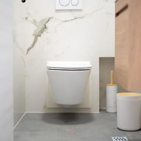 Strelitzia With Jacuzzi Apartment