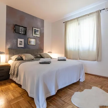 Strelitzia With Jacuzzi Apartment *