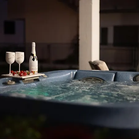 Apartment Strelitzia With Jacuzzi Split