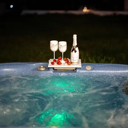 Strelitzia With Jacuzzi スプリト