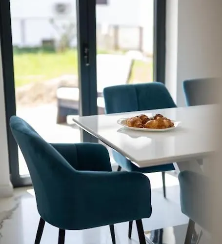 Strelitzia With Jacuzzi