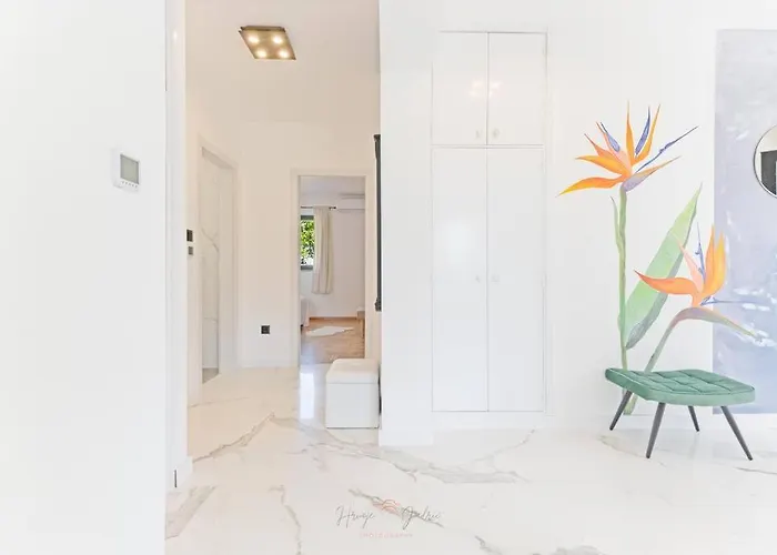 Strelitzia With Jacuzzi Apartament *