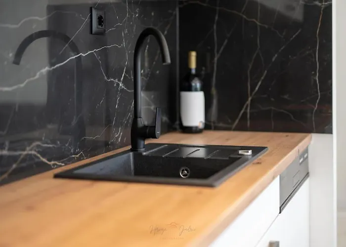 Strelitzia With Jacuzzi Apartment