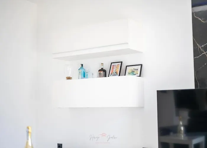 Strelitzia With Jacuzzi Split