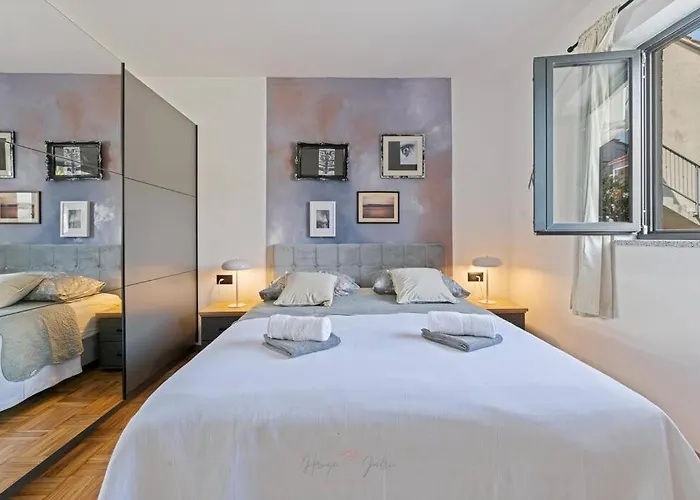 Strelitzia With Jacuzzi Apartment