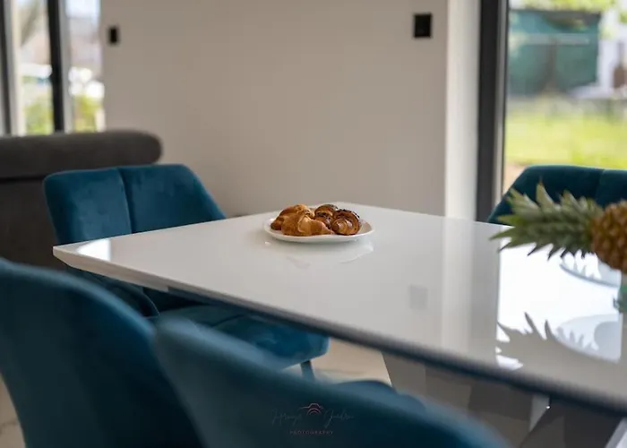 Strelitzia With Jacuzzi Apartment *