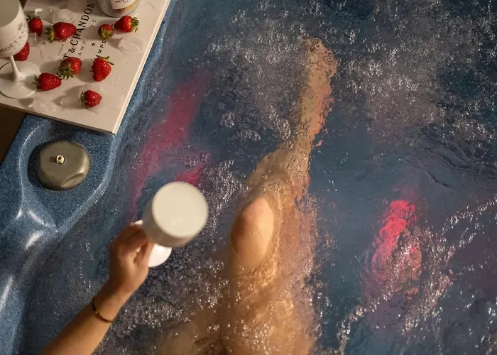 Strelitzia With Jacuzzi Split