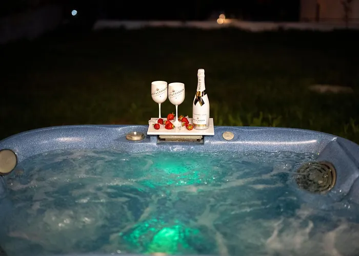 Strelitzia With Jacuzzi Split