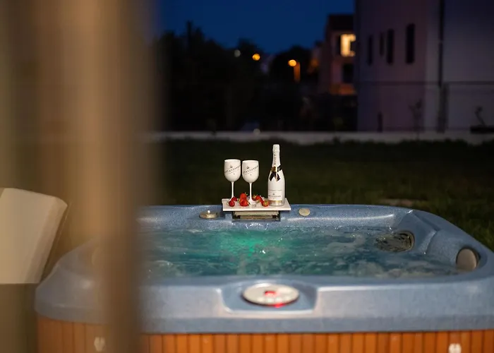 Apartament Strelitzia With Jacuzzi