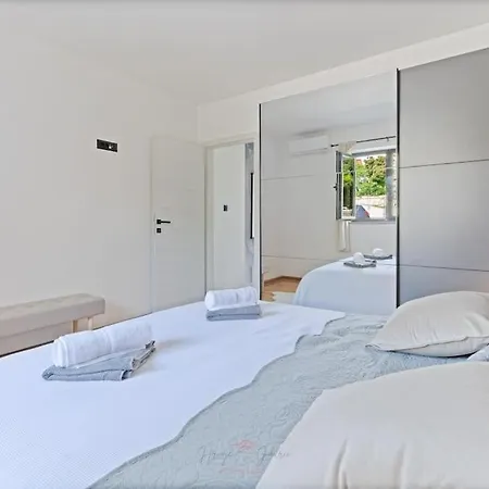 Strelitzia With Jacuzzi