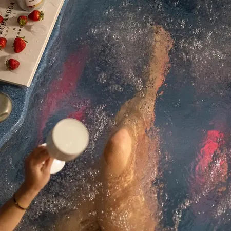 Strelitzia With Jacuzzi Split